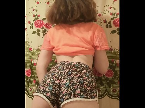 ❤️ สาวสวยเซ็กซี่กำลังปอกกางเกงขาสั้นของเธอบนกล้อง ❤❌ โป๊ ที่เรา ️❤